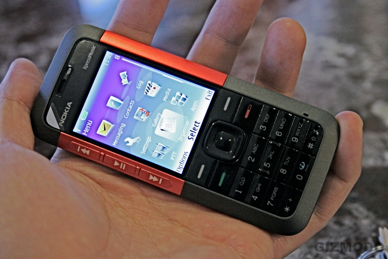 Illustration for article titled Hands On the Nokia XpressMusic 5310/5610 Cellphone (Verdict: Tight Design)